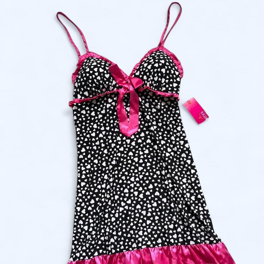 Nwt pink and black heart